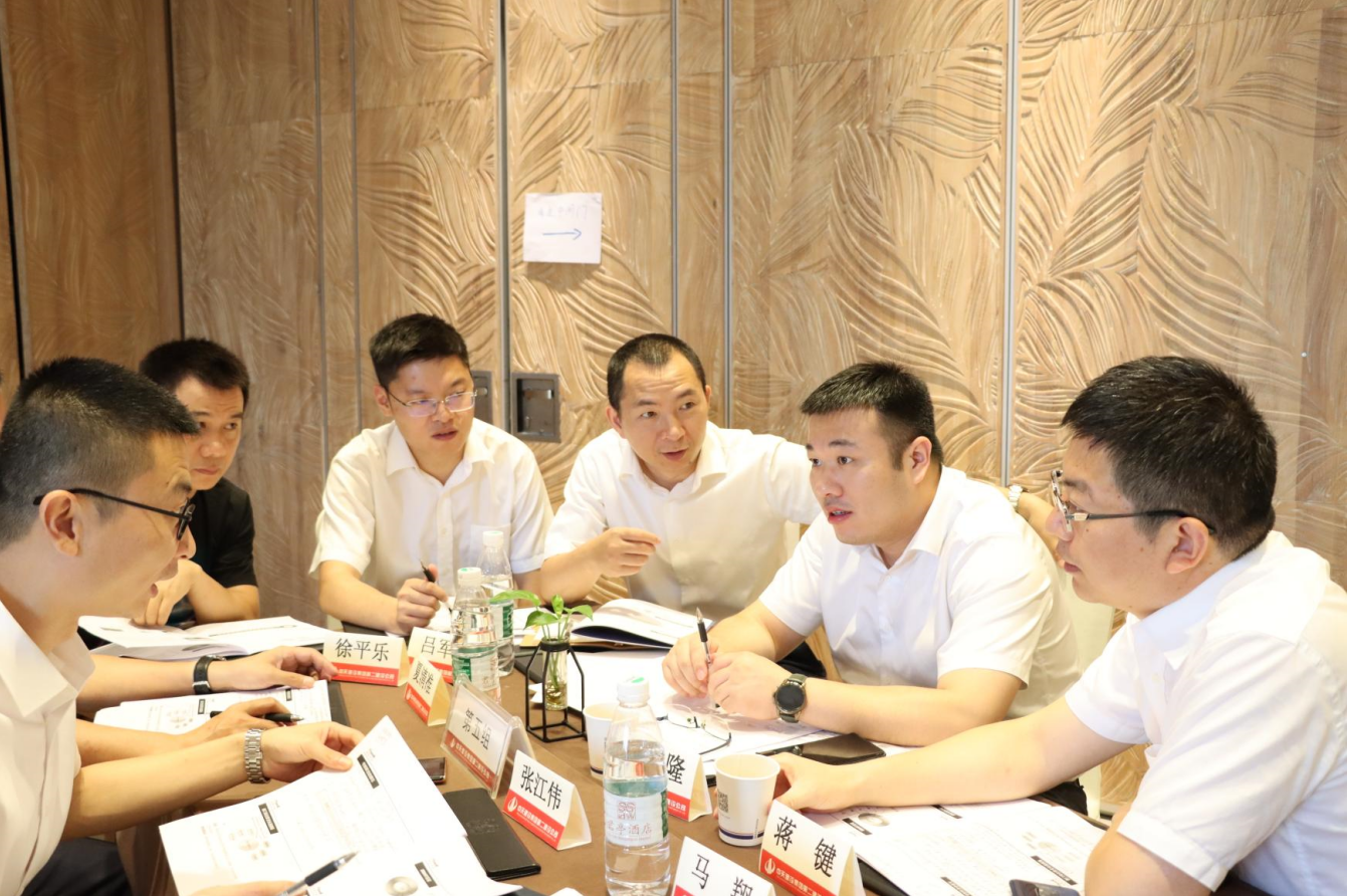 2021年6月25日-26日，二建组织开展了2021年中高层主管执行力培训。本次培训特邀清华、北大、上海交大总裁班讲师，中国企业家协会特聘高级讲师许晋老师进行授课。